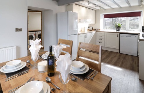 Machynlleth Cottage | BRYNDAN, pet friendly, with hot tub in Machynlleth