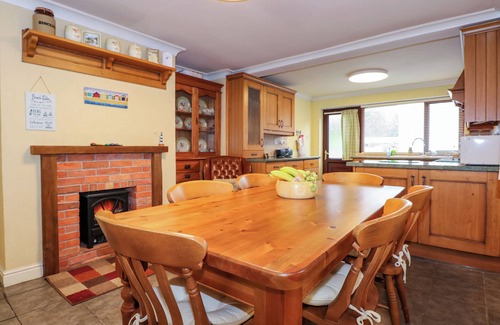 Llwyngwril Cottage | BRYNTEG, family friendly, country holiday cottage in Llwyngwril
