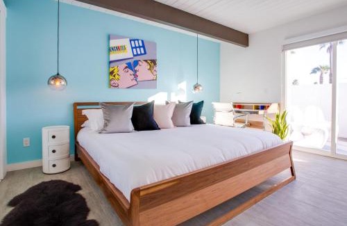 Racquet Club Estates House | Bubble Gum Modern: Mid-Century Alexander