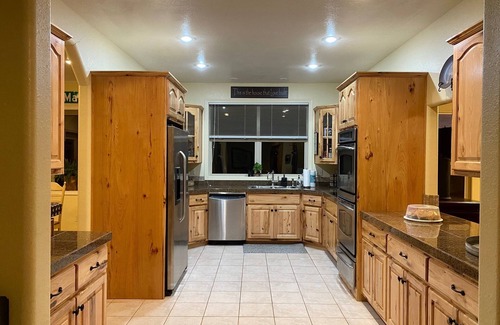 Ahsahka Cabin | Buck Hollow Lodge at Furry Tale Farm. 4 mi from Dworshak State Park!