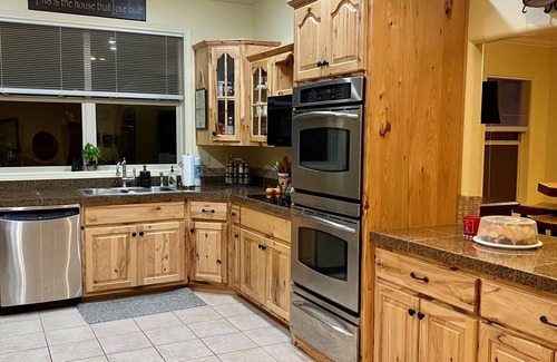 Ahsahka Cabin | Buck Hollow Lodge at Furry Tale Farm. 4 mi from Dworshak State Park!