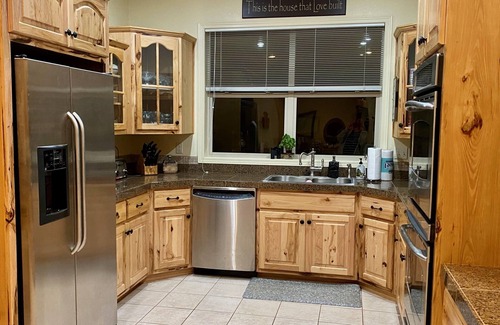 Ahsahka Cabin | Buck Hollow Lodge at Furry Tale Farm. 4 mi from Dworshak State Park!