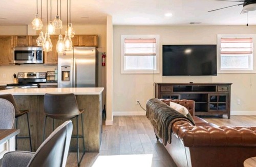Kerr Condo | "Buckeye Haven Retreat" This NEW charming 1,000 SF 2-bed,1-bath sleeps 6 people