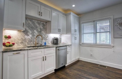 North Buckhead House | Buckhead Chateau Message Now for Summer Special