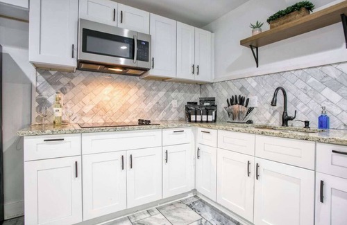 North Buckhead House | Buckhead Chateau Message Now for Summer Special