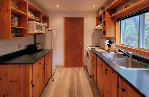 Trent Lakes Cottage | Buckhorn's Angelfire Resort - Log Cabin