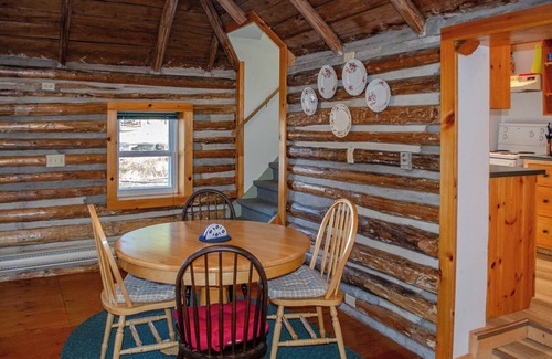 Trent Lakes Cottage | Buckhorn's Angelfire Resort - Log Cabin