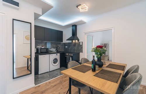 Belvaros - Lipotvaros Apartment | Budapest Classic Getaway