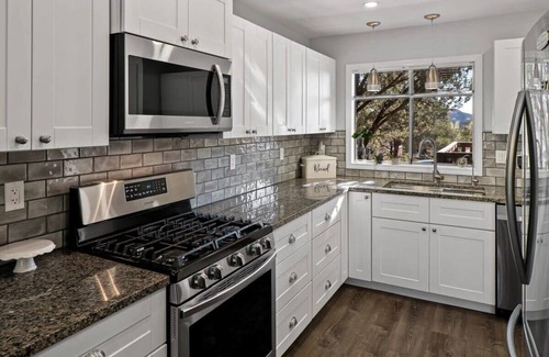 West Sedona House | Buddha's Retreat- Modern, Fenced In, Pet Friendly
