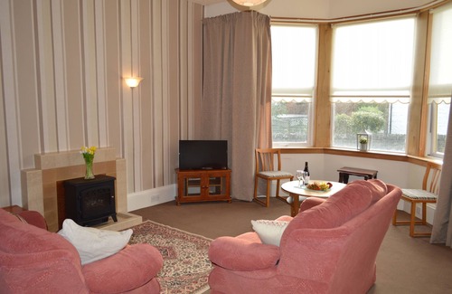 Innellan Apartment | Budget apartment accommodation in Dunoon Sleeps 5 in 2 bedrooms