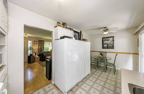 Cloverdale House | Budget Family Room @ $89 Only- Near Downtown