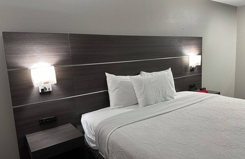 Muskogee Hotel | Budget Inn Muskogee