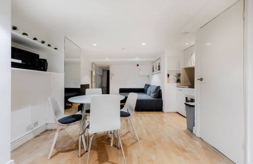 South Hampstead Apartment | Budget One Bedroom with Garden Near Finchley Rd 12