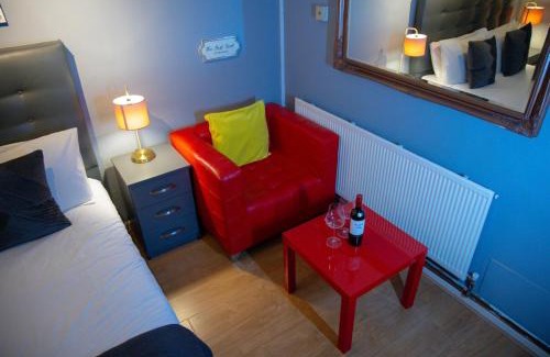 Wolverhampton House | Budget stay - 5 Rooms - Private parking