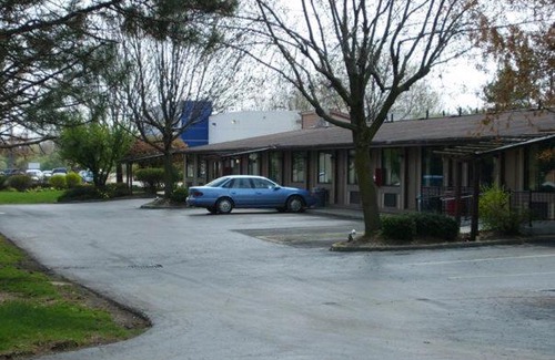 Columbus Hotel | Budgetel Inn & Suites