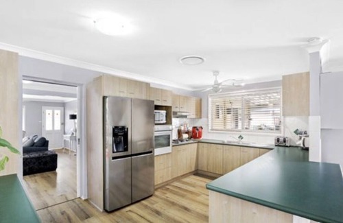 Budgewoi House | Budgewoi home between 2 Lakes & 5 minutes from Budgewoi Beach