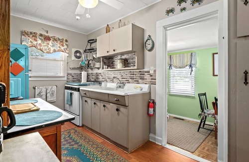 Chincoteague Cottage | Bue Crab Bungalow - Charming in-town cottage!