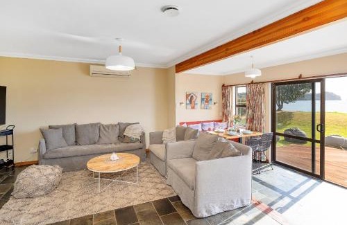 Whitianga House | Buffalo Hill - Whitianga Holiday Home