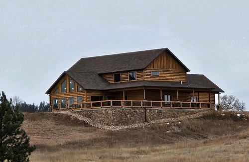 Hulett House | Buffalo Run. 4 Bedroom/4 Bath Home located on the Golf Course at Devil's Tower.