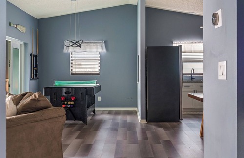 Dunedin House | Bug-Free Oasis! Saltwater Pool + Games Near Honeymoon Island!