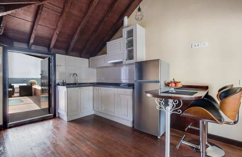 Historical Center Apartment | Building of old construction "La Vicaria" in a Superb Location in La Laguna with Terrace & WiFi