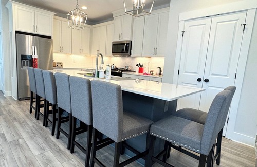Apex House | Built in 2024: 2100SF, 4-BR, 4-full-BA pet-friendly house in marvelous Apex