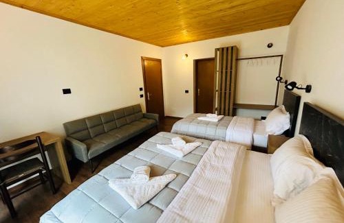 Shale House | Bujtina Terthorja