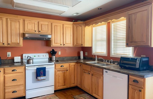 Protem Resort | Bullshoals Lake BlueWatersResort 4bdroom lakehouse
