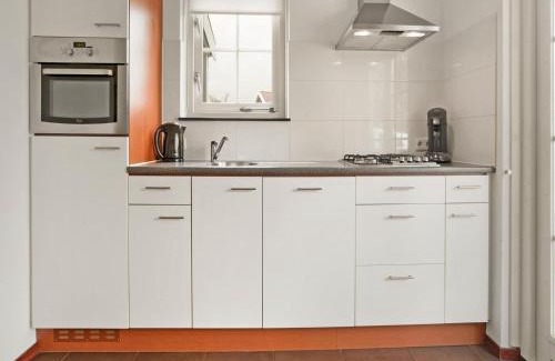 Municipality of Nissewaard House | Bungalow by Water near Rotterdam