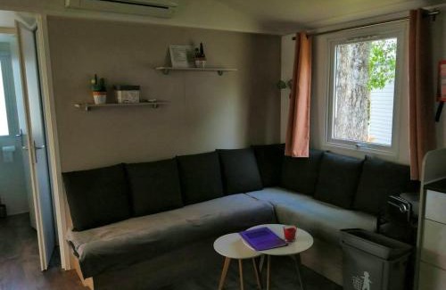 Condrieu House | Bungalow charmant à Condrieu avec piscine partagée conviviale