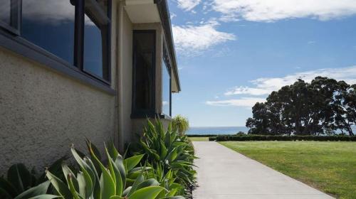 Pitone House | Bungalow Coastal Retreat - large luxury homestead