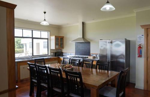 Pitone House | Bungalow Coastal Retreat - large luxury homestead