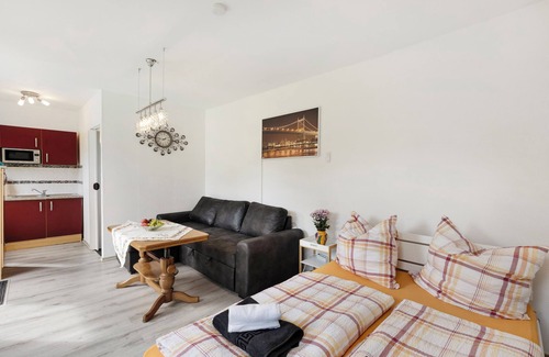 Nordhausen House | Bungalow 'Ferienhaus Sonne' with Private Terrace, Shared Garden and Wi-Fi