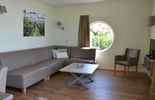 's-Gravenzande House | Bungalow in Netherlands with Ship-Like Design