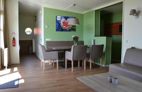 's-Gravenzande House | Bungalow in Netherlands with Ship-Like Design