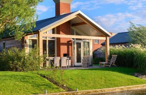 Akkrum House | Bungalow with a terrace near the Sneekermeer