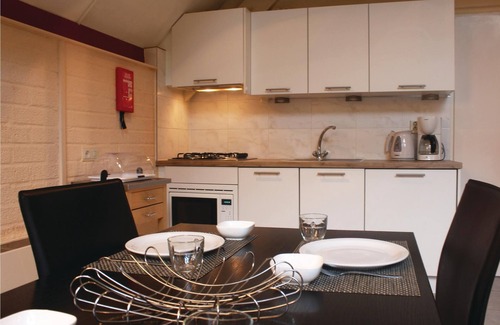 Posterholt House | Bungalowpark Het Posterbos is located 800 meters outside the sociable village of Posterholt in the m