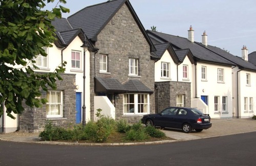 Bunratty Apartment | Bunratty West 4025 - a two story that sleeps 6 guests in 3 bedrooms