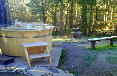 Taynuilt Cabin | BURNSIDE is a charming, Well Equipped Log Cabin In Stunning Location.