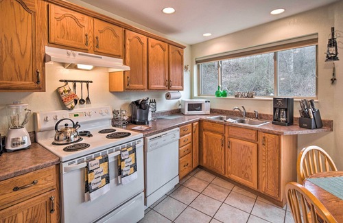 Burnsville Apartment | Burnsville Apt w/Deck in Pisgah National Forest