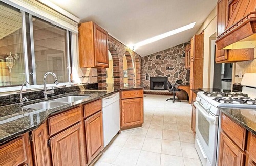 Burnt River Cottage | Burnt RIver · Whispering Pines Riverside Retreat