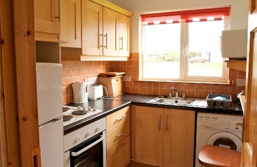 Ballyvaughan Cottage | Burren Way Cottage No 1 - a bungalow that sleeps 5 guests in 3 bedrooms