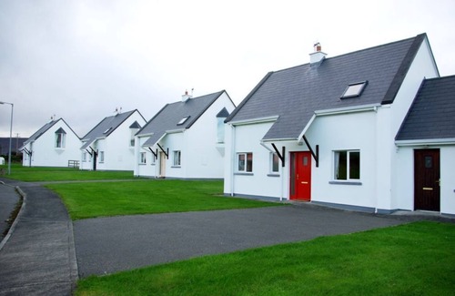 Ballyvaughan Cottage | Burren Way Cottage No 1 - a bungalow that sleeps 5 guests in 3 bedrooms