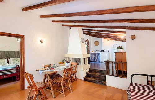 Castro Marina Cottage | Business wifi: Trullo with sea access (house F)