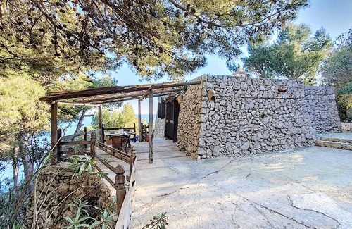 Castro Marina Cottage | Business wifi: Trullo with sea access (house F)