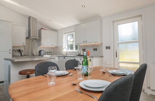 Dartmouth Cottage | BUTTERCUP LODGE, pet friendly, with a garden in Dartmouth