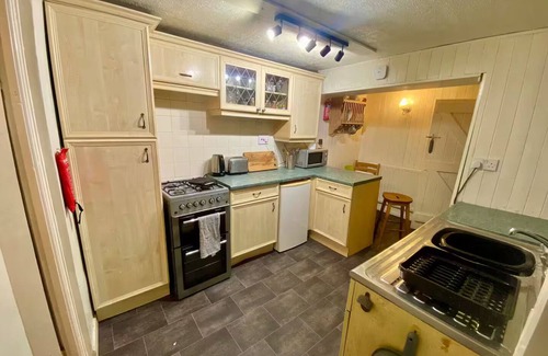 Codsall Cottage | Butterfly Cottage: 200 year old Georgian home with period furniture
