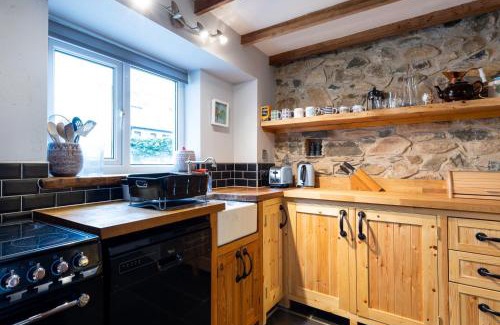 Newport House | Bwthyn Capten - a charming cottage for up to 6