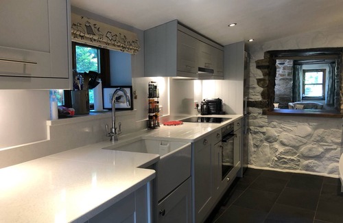 Haverfordwest Cottage | Bwthyn Graig, Llanrhian, Pembrokeshire. Short walk to Porthgain & Beach