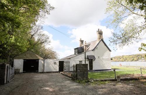 Bangor House | Bwthyn Siliwen Old Bath House